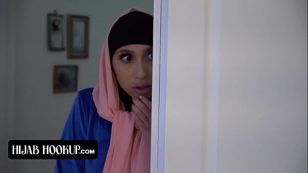 Inget Aja, Cewek Cantik Berhijab Bokong Semok Lagi Digebukin Sama Instruktur Mesum.