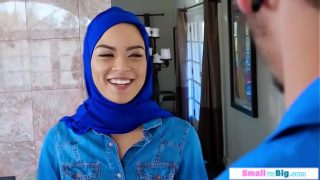 Gadis Arab Mungil Digenjot Dua Pria Besar