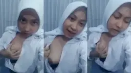 Abg Hijab Sma Pamer Tetek Di Toilet Sekolah