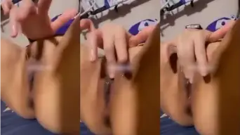 Bocil Bugil Crot, Memek Becek Basah Kena Sange.