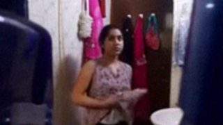 Desi Bhabhi Mandi Ngeseks Bareng Kamera Tersembunyi