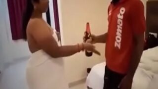 Video Mesum Bikin Malu: Aunty India Tamil Digebuk Kurir, Bikin Ngilu.