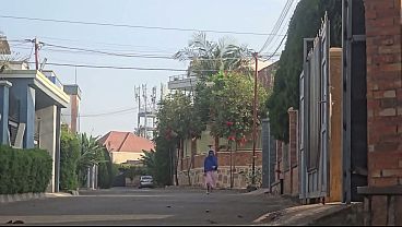 Masturbasi Ibu Arab Di Pinggir Jalan Depan Rumah, Bikin Ngilu Lihatnya