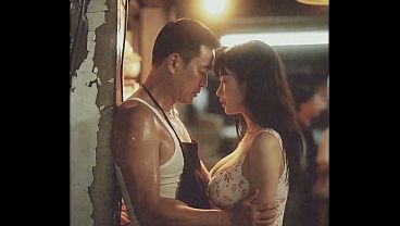 80年代中国妹子在菜市场骚撩,菜摊前湿身挑逗