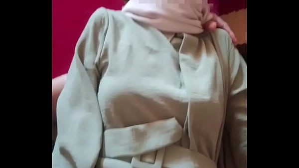 Saudari Tiri Berhijab Digebukin Habis-habisan Pas Momen Lebaran