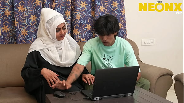 Hijab Cewek Kepergok Bokep Sama Abang Tiri