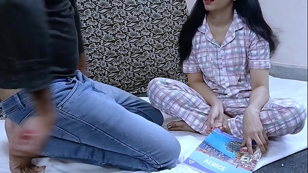 Mosi Ki Ladki Ko Nangaa Karke Chod Diya, Ghar Mein Sab Dekh Rahe The
