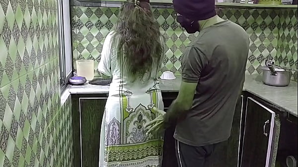 Bini Orang Lagi Sibuk Masak Di Dapur, Tiba-tiba Digenjot Dari Belakang, Suara Nafas Berat Dan Erangan Penuh Gairah, Hindi Audio Xxx.