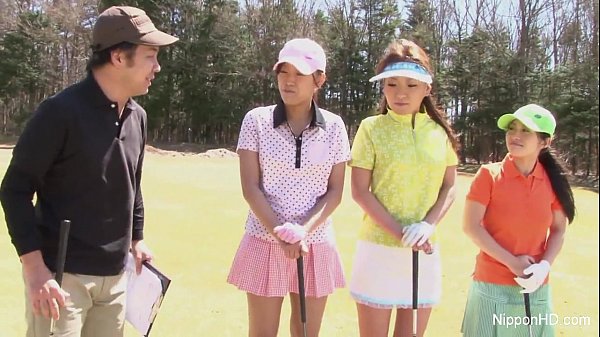 Gadis-gadis Remaja Asia Main Golf Sambil Bugil, Bikin Greget Lihatnya.
