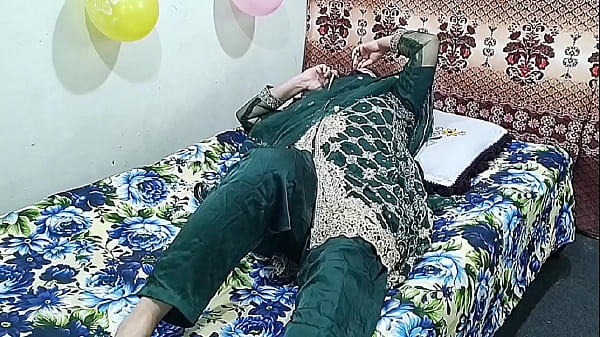 Seorang Istri Orang India Panggil Cowok Muda, Langsung Digebukin Di Ranjang, Suara Hindi Panas Bikin Makin Liar.