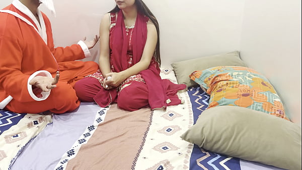 Tahun Baru 2026, Video Bokep Paling Mantap Dengan Dirty Talk Hindi Roleplay Saarabhabhi, Hot Dan Seksi, Bikin Horny Sama Santa.