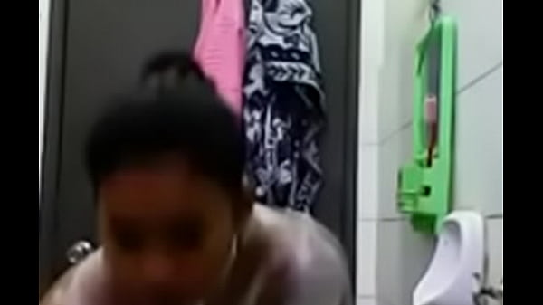 Narsis Parah Sih Ini, Sampe Ngaceng Sendiri Liat Mukanya Di Kaca.